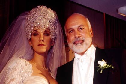 Celine Dion y su amado, el día de su boda el 17 de diciembre de 1994, en Montreal