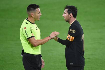 Lionel Messi se quejó ante el árbitro por la expulsión de Clement Lenglet