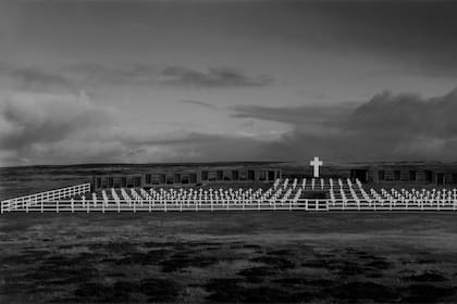 Cementerio argentino de Darwin, foto de Juan Travnik tomada en 2007 en las islas Malvinas