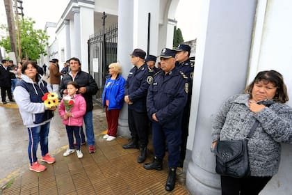 Cementerio de la localidad de San Antonio de Padua en donde hoy fue enterrada Sheila la niña que fue asesinada por sus tíos