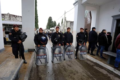 Cementerio de la localidad de San Antonio de Padua en donde hoy fue enterrada Sheila la niña que fue asesinada por sus tíos