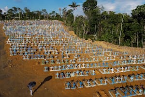 Cementerio reservado para las víctimas de la pandemia Covid-19 en el cementerio Nossa Senhora Aparecida en Manaos