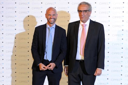 El ministro de Transporte de la Nación Guillermo Dietrich (izquierda)
