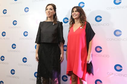 La gobernadora de la provincia de Buenos Aires María Eugenia Vidal, junto a la presidenta de la Asociación Conciencia Beby Lacroze