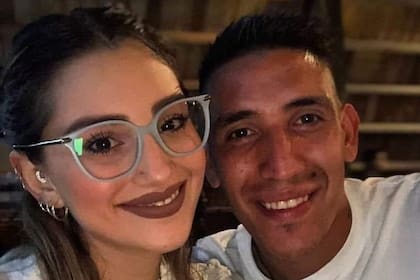 El pasado 29 de marzo se conoció la triste noticia de la muerte de Melody Pasini. La joven de 25 años sufrió un paro cardíaco cuando se dirigía en auto desde la casa en la que vivía con el futbolista en Puerto Madero hacia Lomas de Zamora