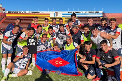 Central Córdoba de Rosario festejó el triunfo logrado como visitante con dos golazos, uno desde casi mitad de cancha