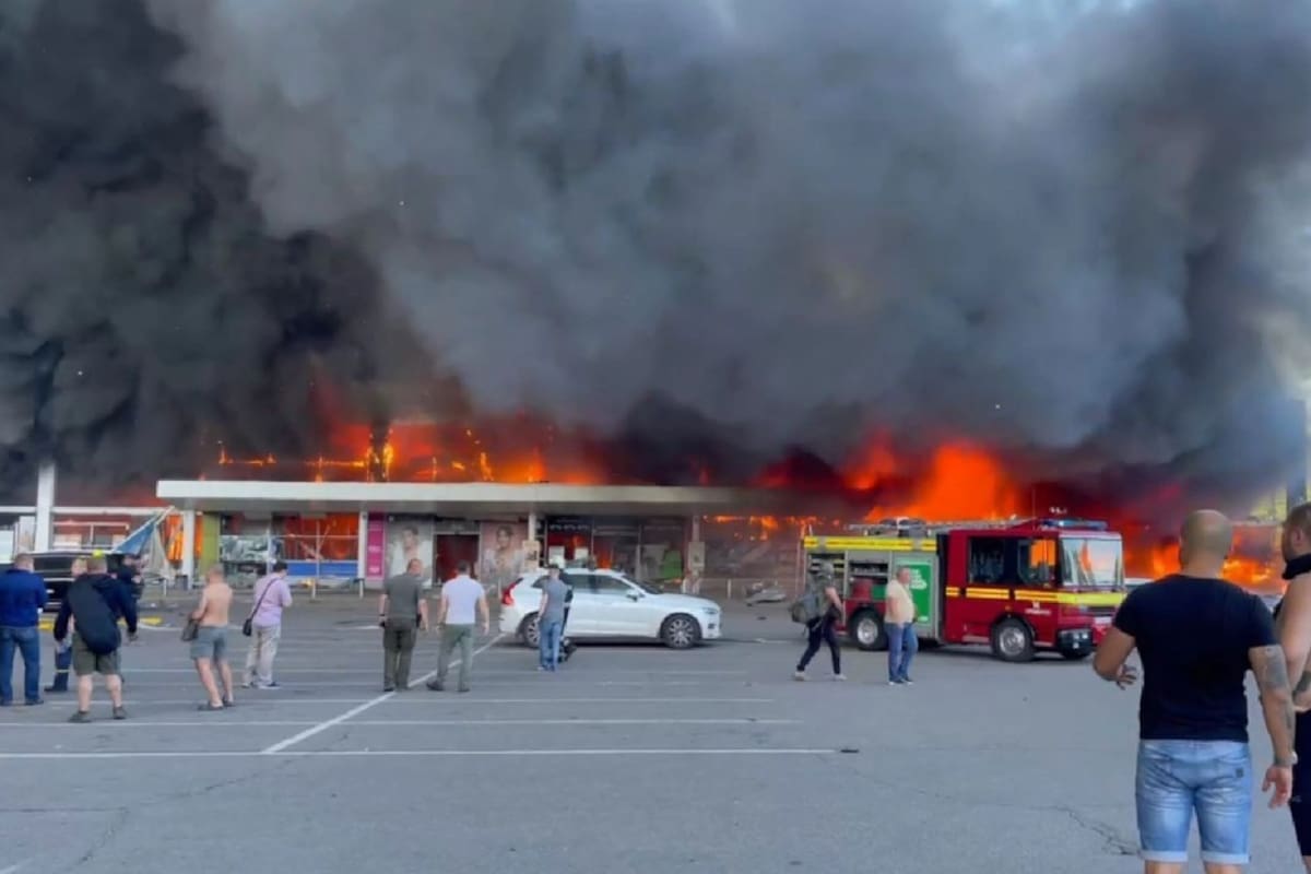 Centro comercial Amstor en llamas