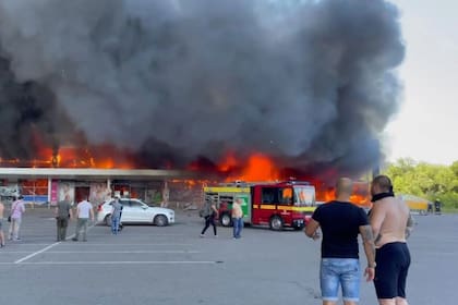 Centro comercial Amstor en llamas