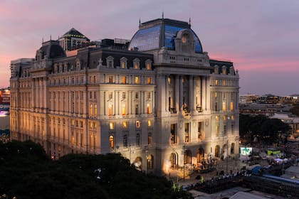 Centro Cultural Kirchner fue así denominado por ley en 2012, en el edificio del Palacio de Correos