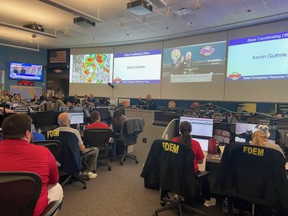 Centro de Operaciones de Emergencia del Estado trabaja desde el fin de semana ante la alerta de huracán en Florida