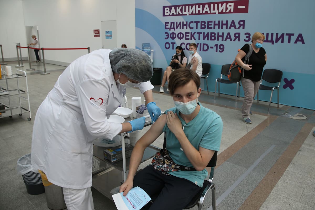 Centro de vacunación en el Old Merchant Court el 26 de julio de 2021 en el centro de Moscú, Rusia