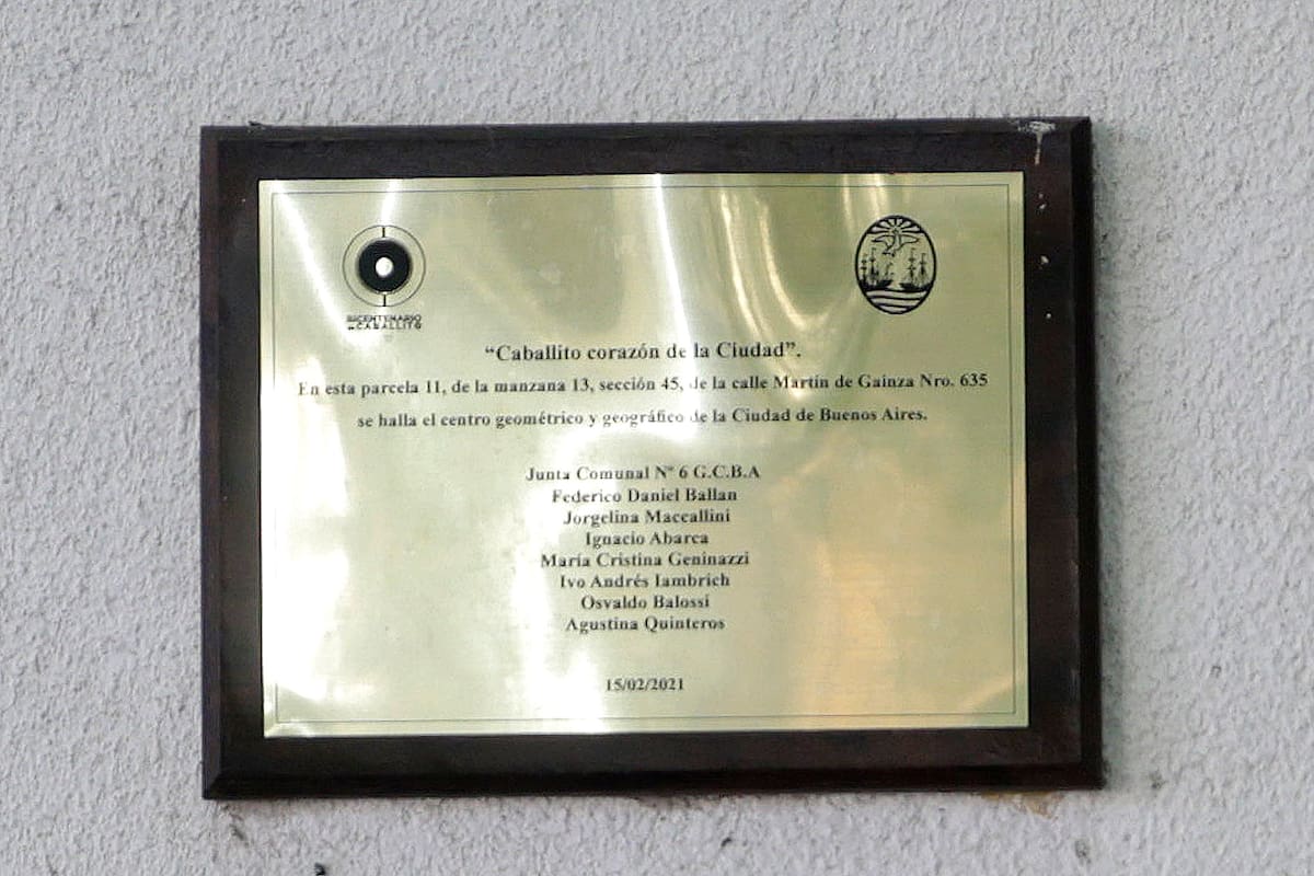 Centro geográfico de la ciudad, en la calle Martín de Gainza 635