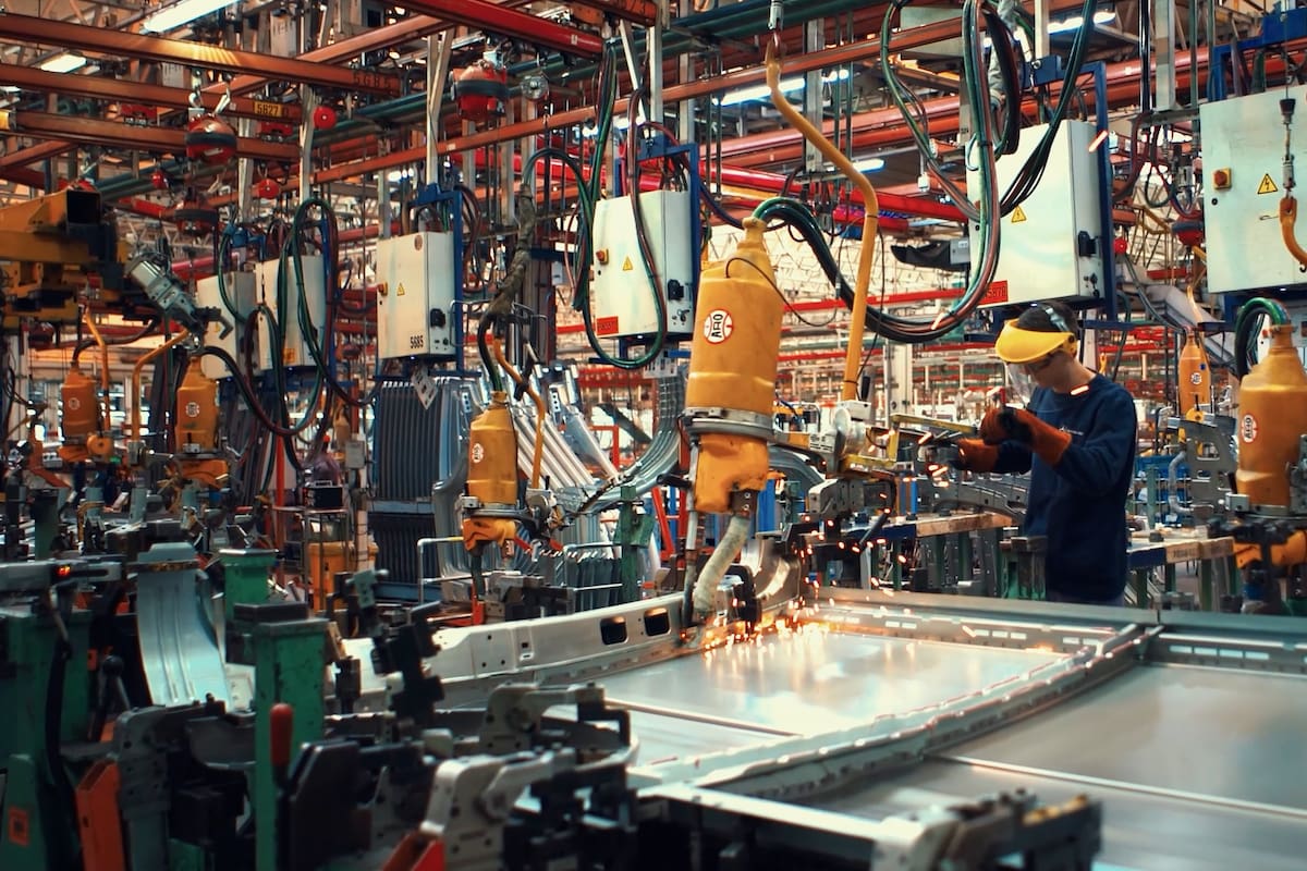 Centro industrial Juan Manuel Fangio, fábrica de Mercedes Benz en el país, comenzará a producir la Sprinter en versión automática a partir de 2026