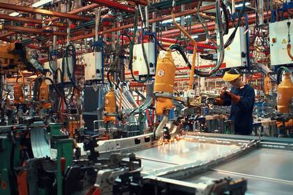 Centro industrial Juan Manuel Fangio, fábrica de Mercedes Benz en el país, comenzará a producir la Sprinter en versión automática a partir de 2026