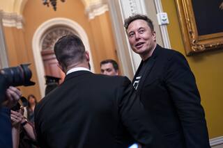 Centros de ciberfraude prosperan en Birmania con internet satelital de Musk