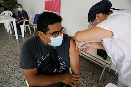 Centros de vacunación en las escuelas de La Matanza (foto de archivo)