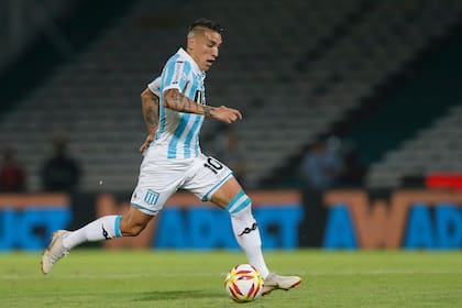 Centurión, tras vestir las camisetas de Racing y Boca, vuelve al fútbol argentino para jugar en Vélez