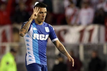 Centurion señala con sus dedos el Cuarto gol con Boca