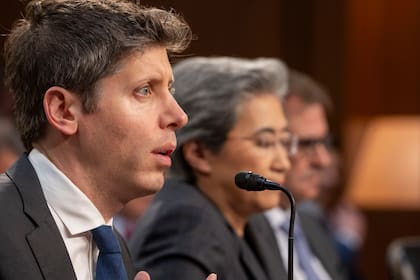 CEO de OpenAI y líderes tecnológicos hablan ante el Congreso de EEUU sobre la IA y China