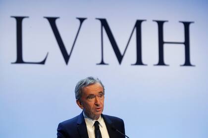 CEO del conglomerado francés de lujo LVMH pide calmar tensiones comerciales con EEUU