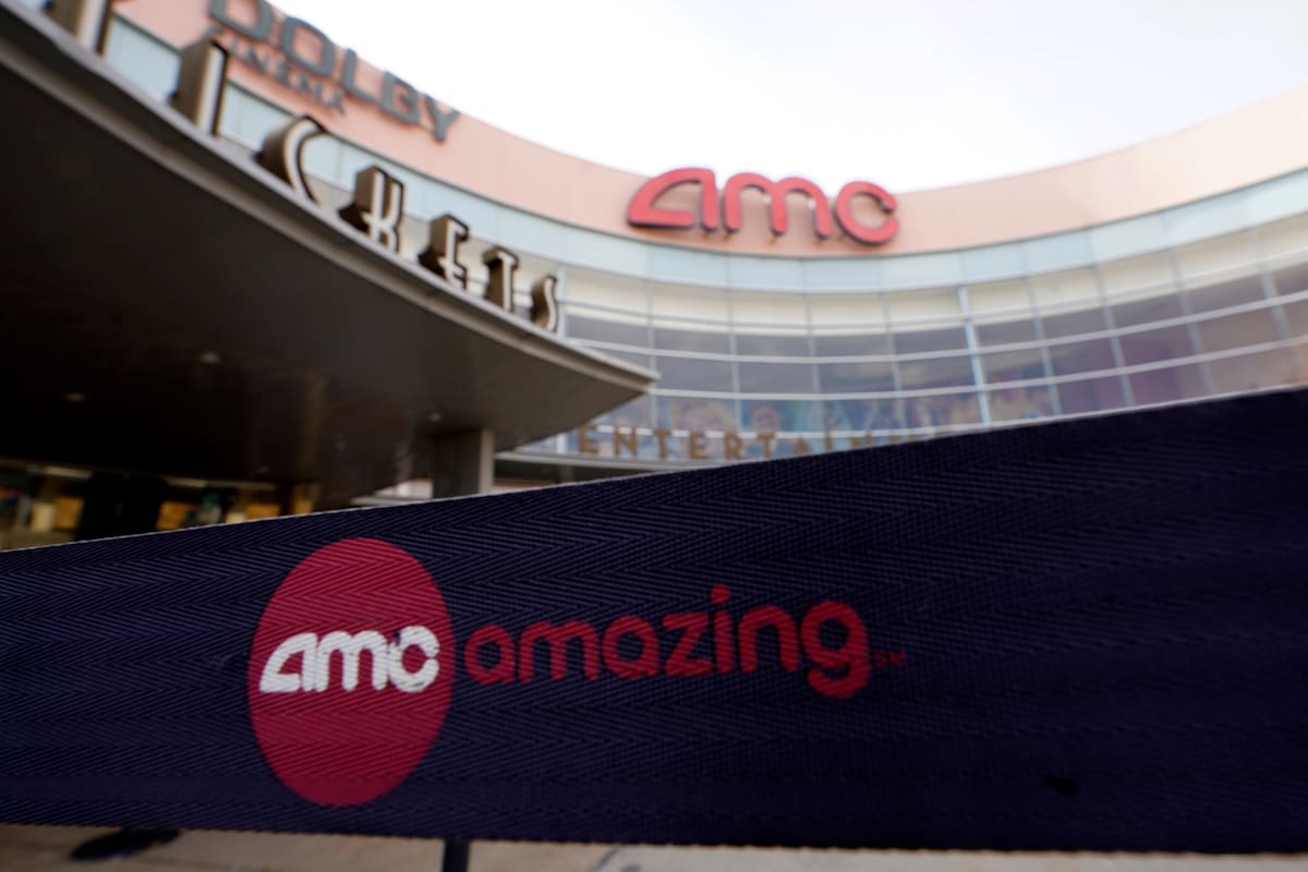 CEO sigue al frente de AMC Entertainment tras derrame cerebral