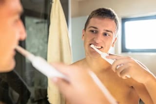 Qué comer para alimentar a las bacterias "buenas" de la boca y proteger tu dentadura