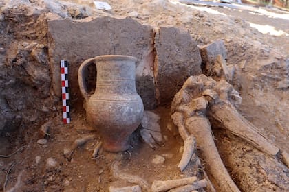 Cerámica fina en un antiguo entierro