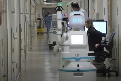 Cerca de 100 unidades del robot Moxi operan en instituciones de salud de Estados Unidos