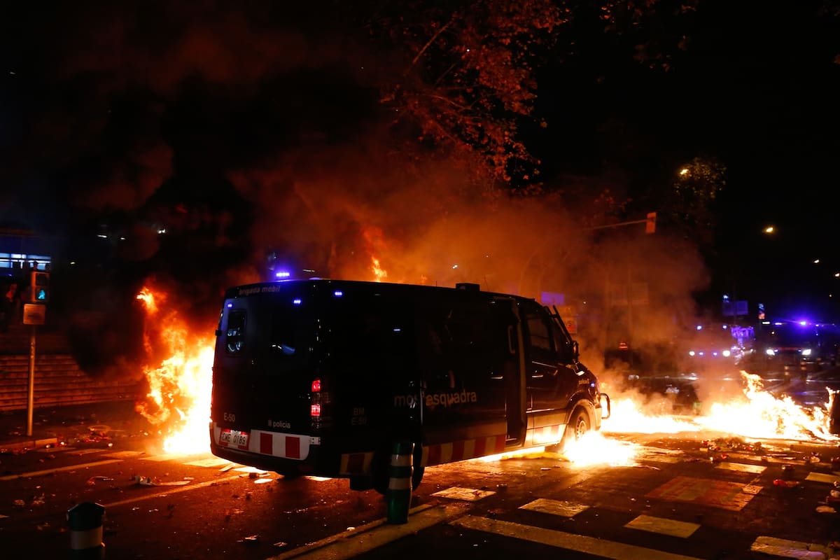 Cerca de 25 mil manifestantes se congregaron fuera del estadio
