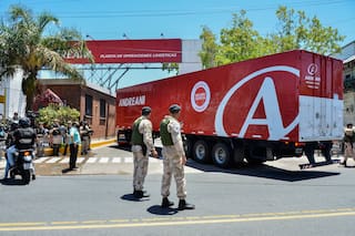 Vacunas: así es la custodia federal de las millones de dosis que llegan al país