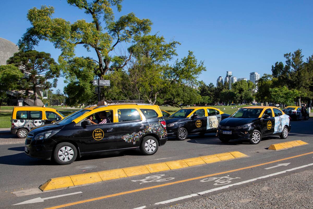 Cerca de 55 taxis porteños ya fueron intervenidos y hay lista de espera de los vehículos que quieren sumarse a la iniciativa