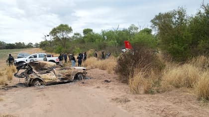 Cerca de la avioneta siniestrada, un vehículo fue destruido para ocultar las huellas de traficantes