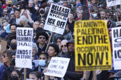 Cerca de un millar de personas se manifestaron en Nueva York para pedir la liberación de Mahmoud Khalil
