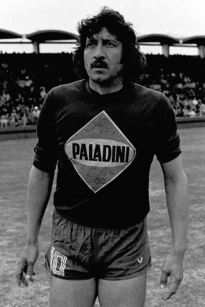 Cerca del final de su carrera, en 1983, en la cancha de Tigre