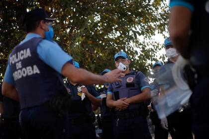 Cercan un barrio en Córdoba por dos casos positivos