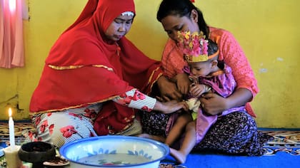 Ceremonia de ablación en Indonesia
