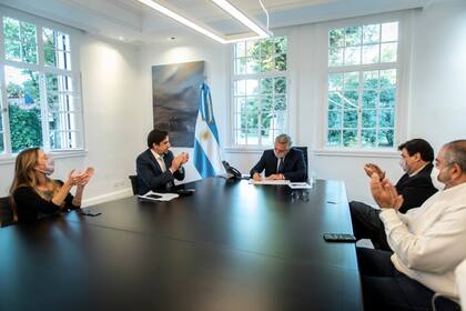 Cerraron las paritarias docentes en la Quinta de Olivos, Alberto Fernández y Nicolás Trotta junto con los sindicatos.