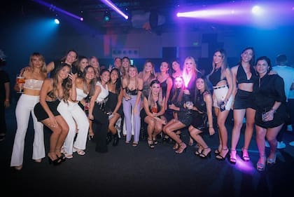 Cervantes aseguró que no se elimina a nadie del grupo, sino que las que se van lo hacen por cuenta propia (Foto: Instagram @antonelaroccuzzo)
