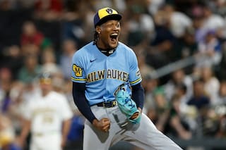 Cerveceros superan a Atléticos 15-14 en 12 entradas; 11 jonrones y 34 hits en Las Vegas