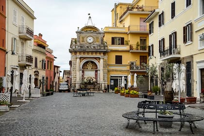 Cerveteri es una ciudad y un municipio del norte del Lacio, en la provincia de Roma. Es famosa por una serie de necrópolis etruscas que incluyen algunas de las mejores tumbas etruscas existentes.