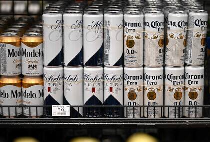 Cervezas para la venta en una tienda Walmart de la Ciudad de México, el 27 de octubre de 2025.