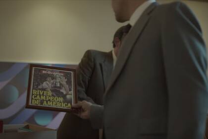 César Bordón tiene en su oficina un cuadro de River campeón de América