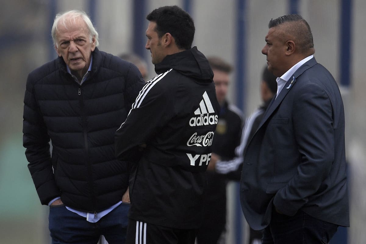 César Luis Menotti, en su columna habitual en Sport de España, criticó a la selección y eso desató la controversia