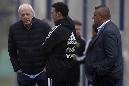 César Luis Menotti, en su columna habitual en Sport de España, criticó a la selección y eso desató la controversia