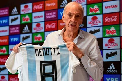 César Luis Menotti y la camiseta del seleccionado argentino, un vínculo que definió su mejor etapa como entrenador