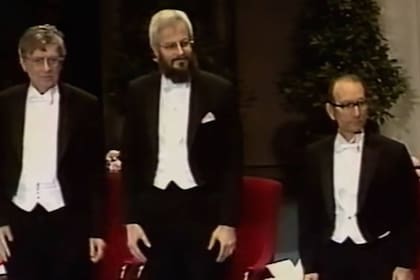 César Milstein junto a los otros dos galardonados con el Premio Nobel, Niels Jerne y Georges Köhler