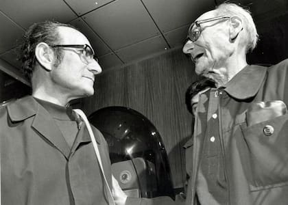 César Milstein junto a su padre Lázaro, en Buenos Aires
