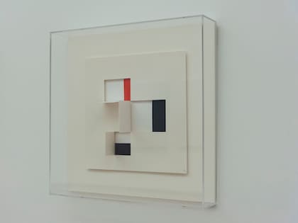 La exposición abarca también obras realizadas en papel, como las que se exhibieron el año pasado en la galería María Calcaterra