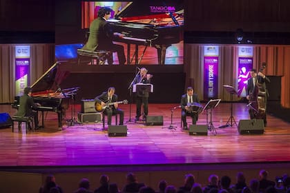 César Salgán con la formación actual del Quinteto Real
