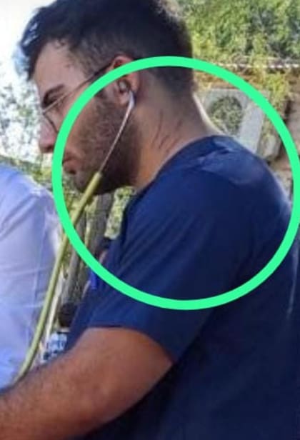 César Sena, con rasguños en el cuello, al día siguiente de la desaparición de Cecilia